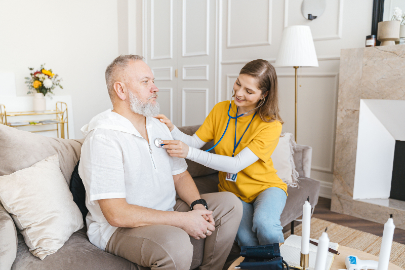 Should You Choose Adult Day Care or Home Health Care in Jacksonville?